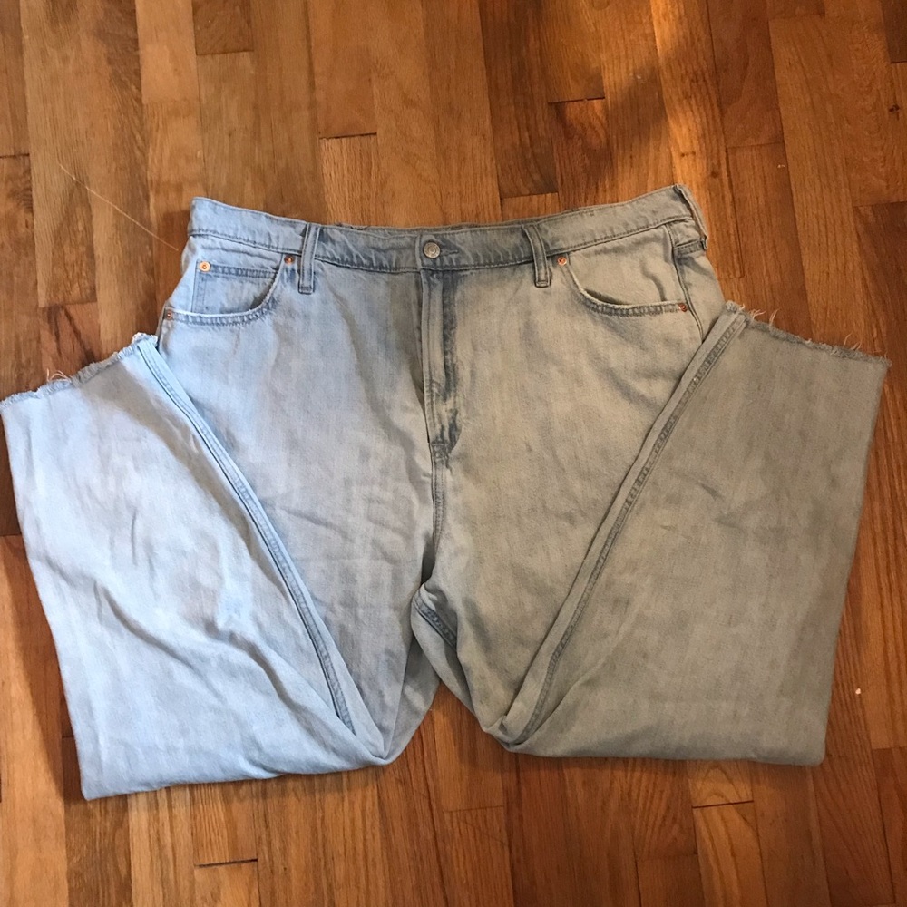 Light wash gap mom jeans